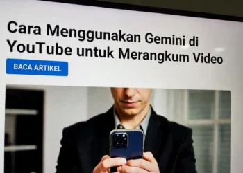 Ilustrasi penggunaan Gemini AI di YouTube dengan tampilan antarmuka merangkum video secara otomatis menggunakan kecerdasan buatan Google